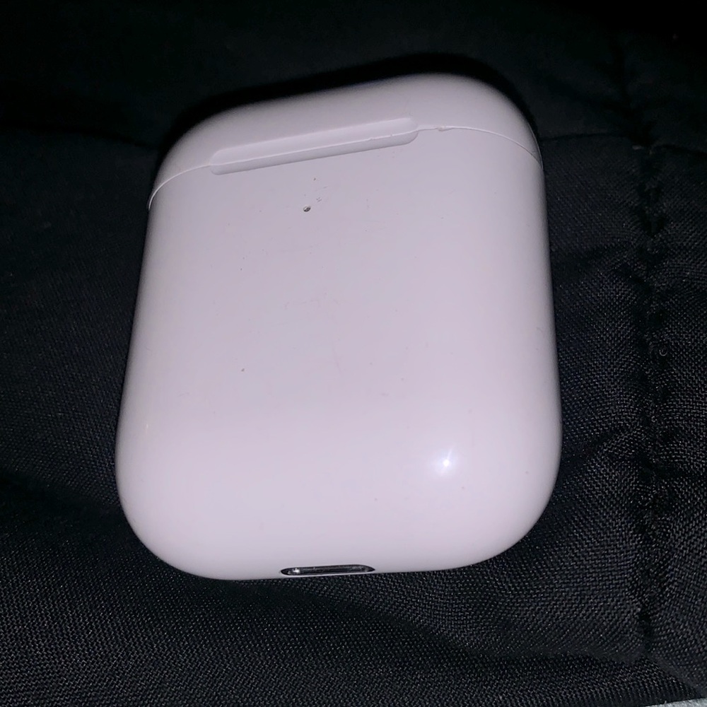 AirPods (renewed) 1st generation.